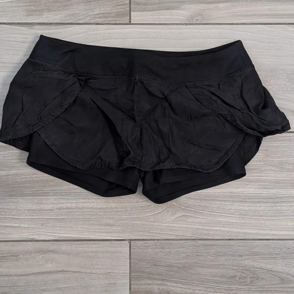 🥁 Athleta Black Flutter Skort